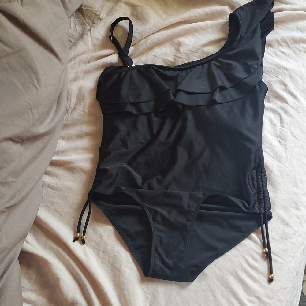 One Shoulder Ruffle One Piece Swimsuit - Picture 2 of 13